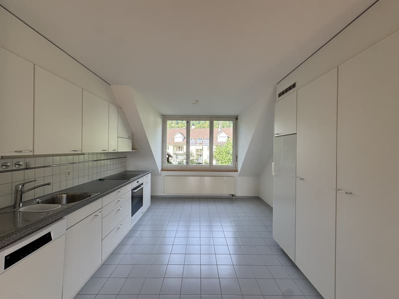 Helle 5.5-Zimmerwohnung im DG mit grosszügigem Grundriss in Hausen am Albis (2)