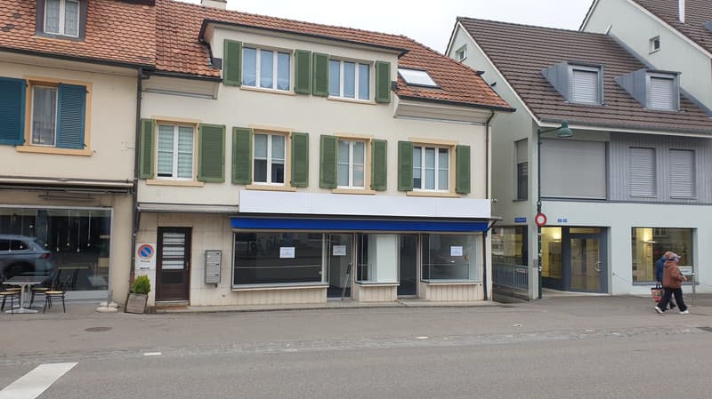 Laden-/Büroräumlichkeiten mit Schaufenster im Zentrum von Aesch (1)