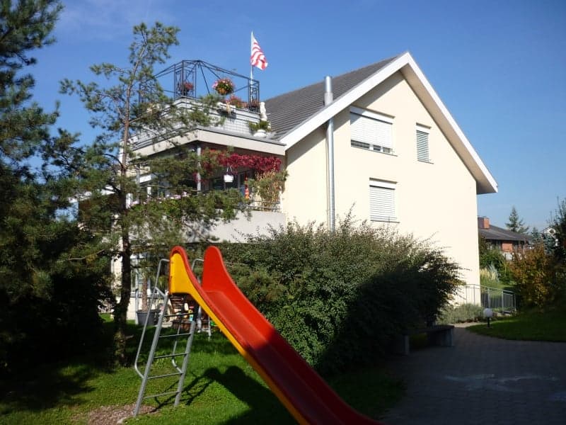 Moderne 3,5-Zi'Whg mit Balkon an zentraler Lage in Ettingen (1)
