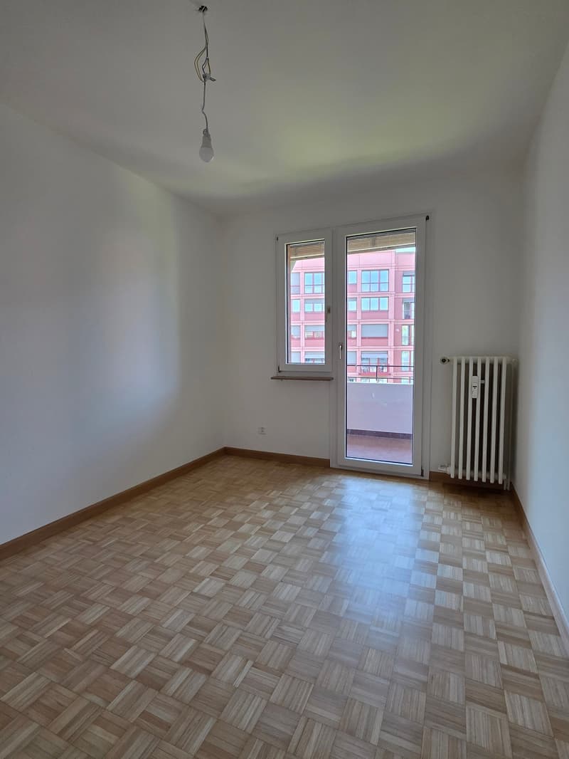 empty room, wooden floor, white walls, sliding glass door, balcony, radiator