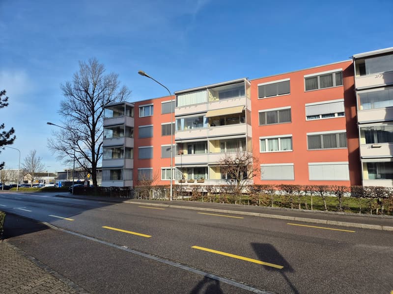 Moderne 4.5-Zimmer-Wohnung mit Balkon+Lift in Pratteln (2)