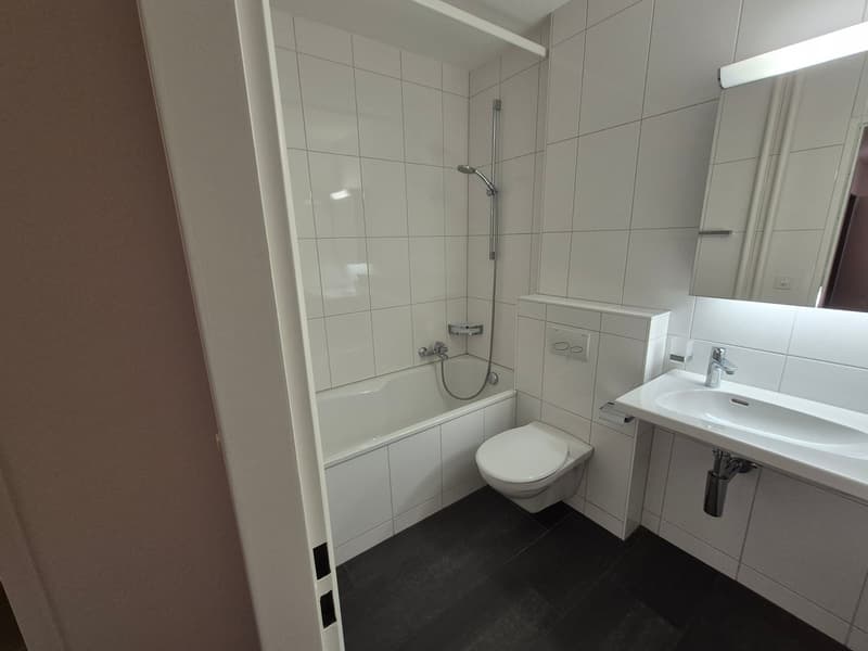 Moderne 4.5-Zimmer-Wohnung mit Balkon+Lift in Pratteln (6)
