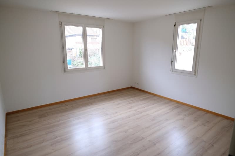 Grosszügige 3,5-Zimmer-Wohnung mit Balkon und direktem Zugang zu Gartensitzplatz (4)