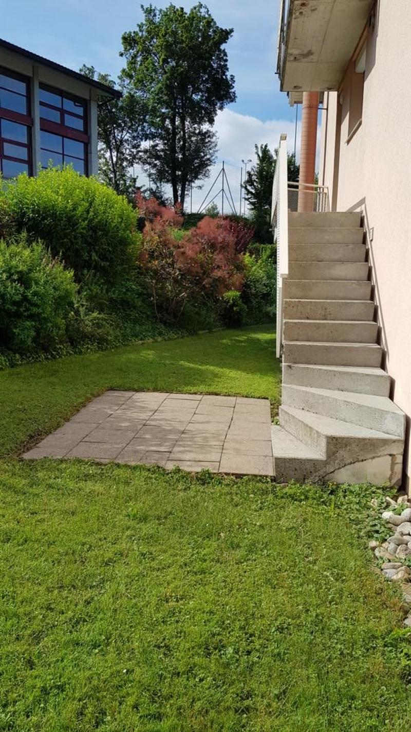 Grosszügige 3,5-Zimmer-Wohnung mit Balkon und direktem Zugang zu Gartensitzplatz (3)
