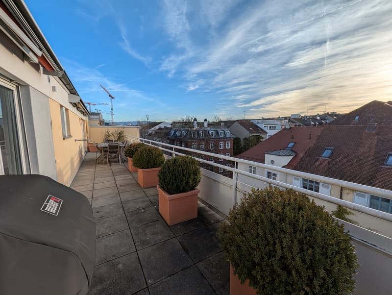 Exklusive 4.5-Zimmer-Attikawohnung mit 2 Terrassen im St. Johann (10)