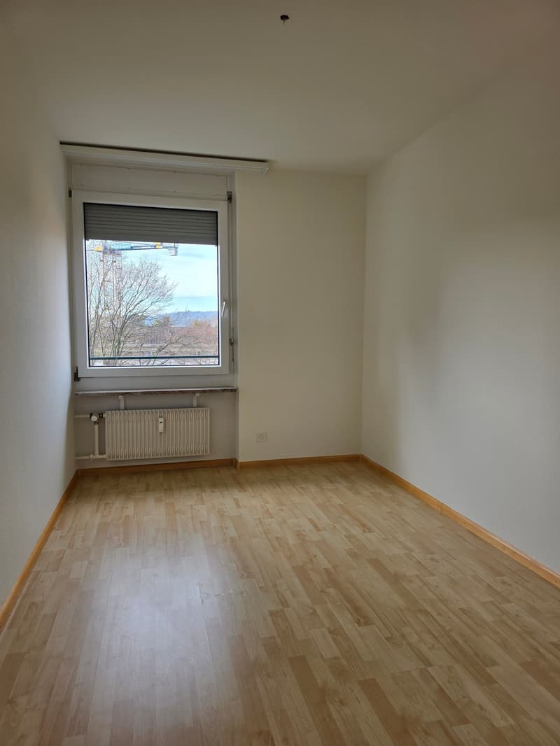 Hübsche, helle 4-Zimmer-Whg mit toller Aussicht (6.OG mit Lift) in Arlesheim (9)