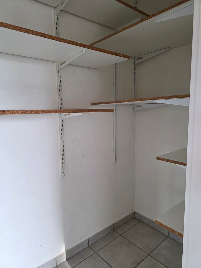 Hübsche, helle 4-Zimmer-Whg mit toller Aussicht (6.OG mit Lift) in Arlesheim (11)