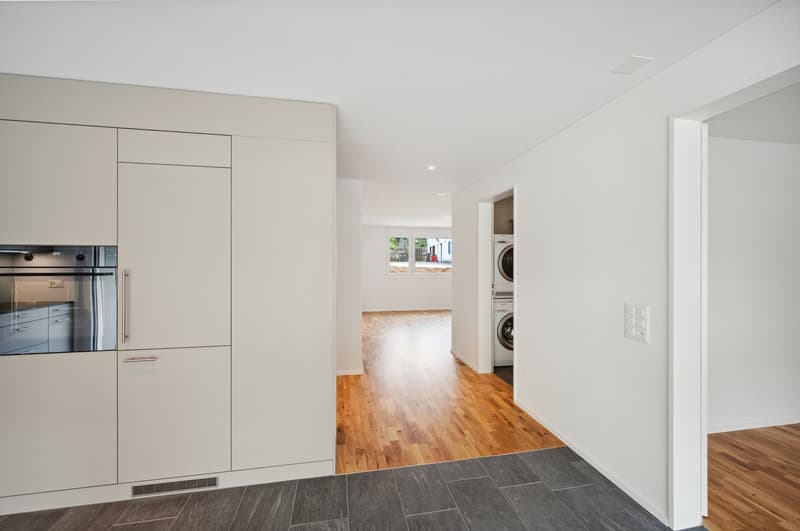 Moderne 2.5-Zimmer-Garten-Wohnung mit Sitzplatz (3)
