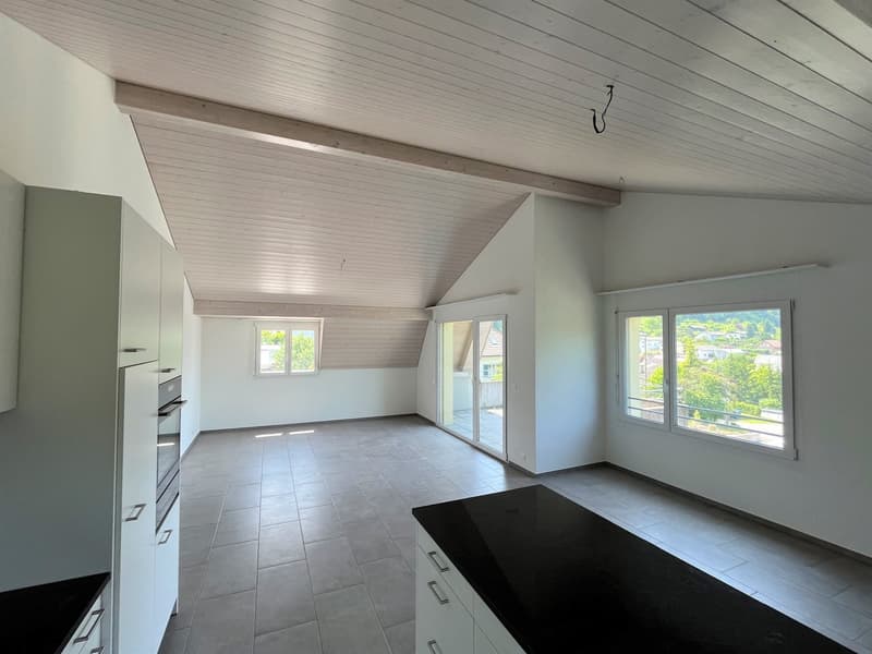 Grosszügige 3,5-Zimmer-Dachwohnung mit Balkon an erhöhter Lage (2)