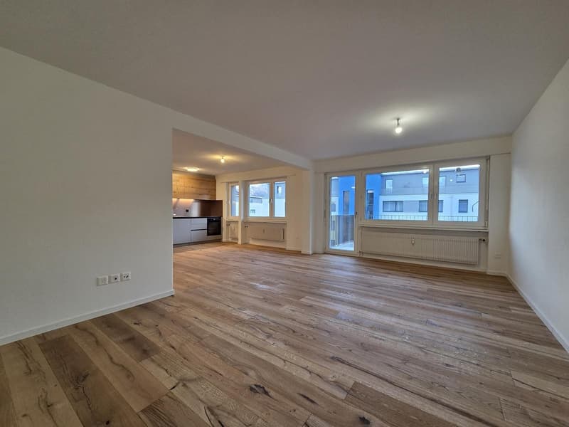 Helle und renovierte 3-Zimmer-Wohnung mit grosszügigem Balkon (3)