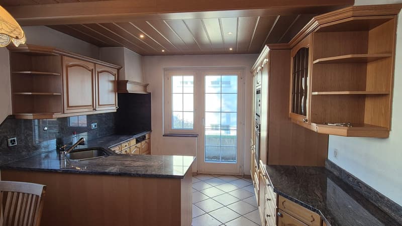 Charming single-family house with great garden and lots of potential (4)