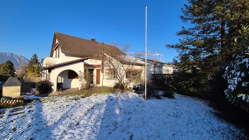 Charming single-family house with great garden and lots of potential (1)