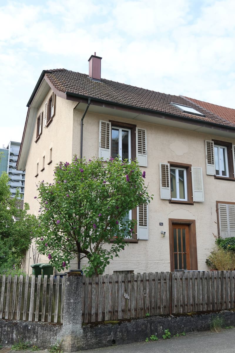 Charmantes Zweifamilienhaus mit vielseitigen Nutzungsmöglichkeiten (1)