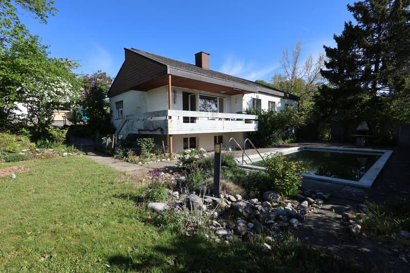 Charmantes Einfamilienhaus mit Pool und grossem Garten in Kyburg-Buchegg (1)
