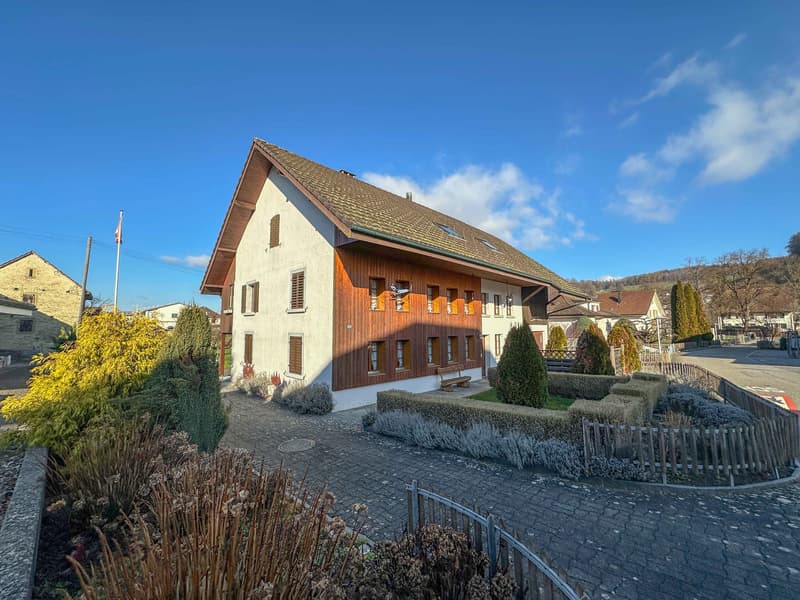 Attraktives Zweifamilienhaus mit Entwicklungspotential im Herzen von Gränichen (3)