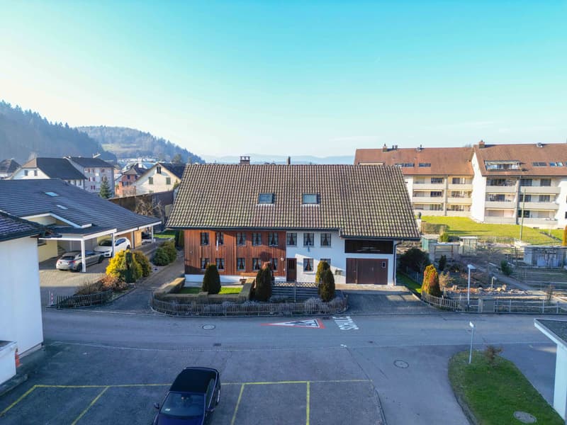 Attraktives Zweifamilienhaus mit Entwicklungspotential im Herzen von Gränichen (4)