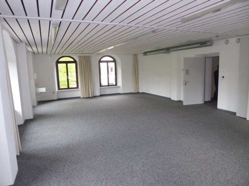 Multifunktionale und hochwertig ausgebaute Büro- / Schulungsräume (4)