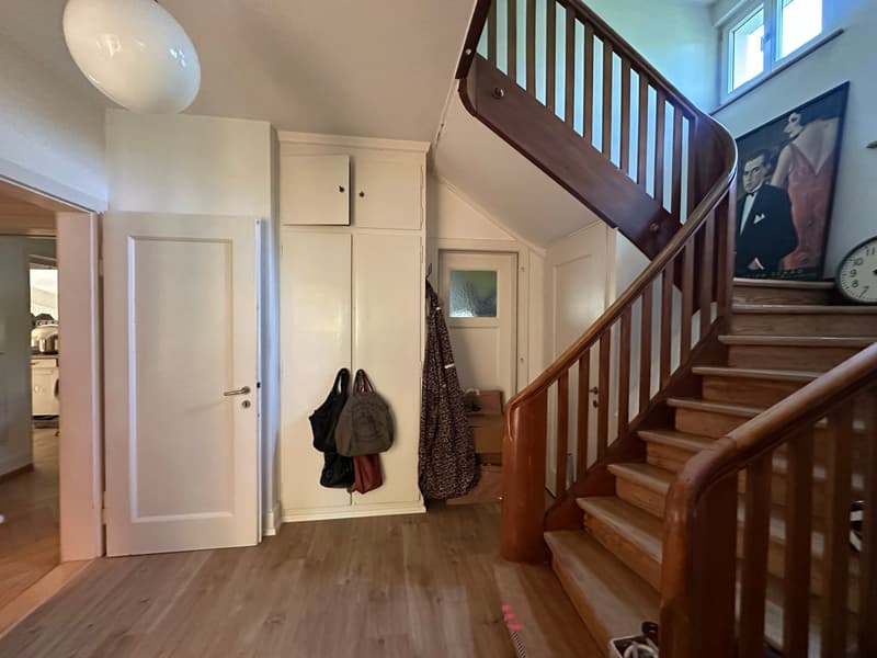 Charaktervolles 7 Zimmer Einfamilienhaus in beliebtem Wohnquartier (6)