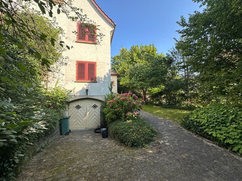 Charaktervolles 7 Zimmer Einfamilienhaus in beliebtem Wohnquartier (3)