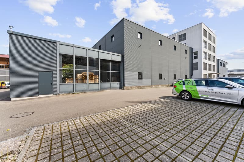 Vielseitige Gewerbeliegenschaft mit komplett eingerichteten Lager- / Büroflächen (2)