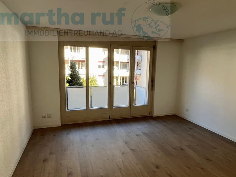 Elternschlafzimmer mit Austritt auf Balkon