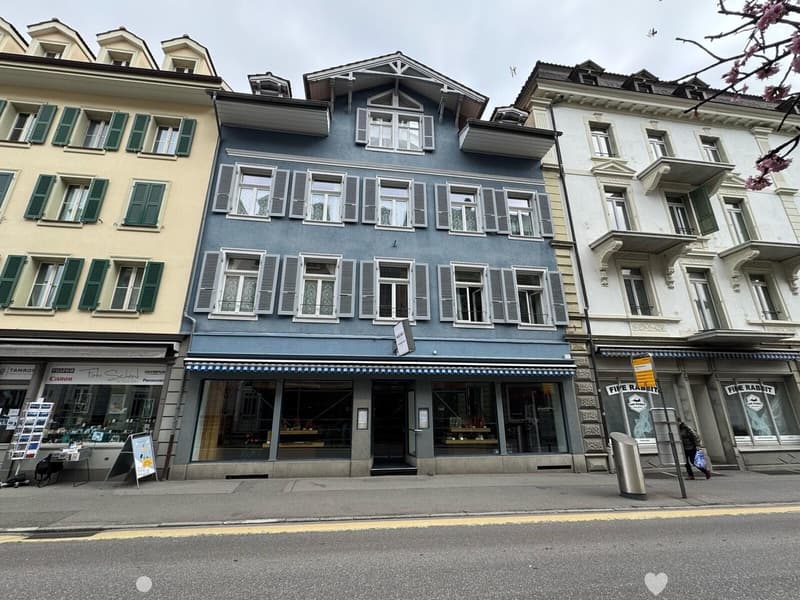 in zentraler Lage 3.5-Zimmer-Wohnung im 1. OG (1)
