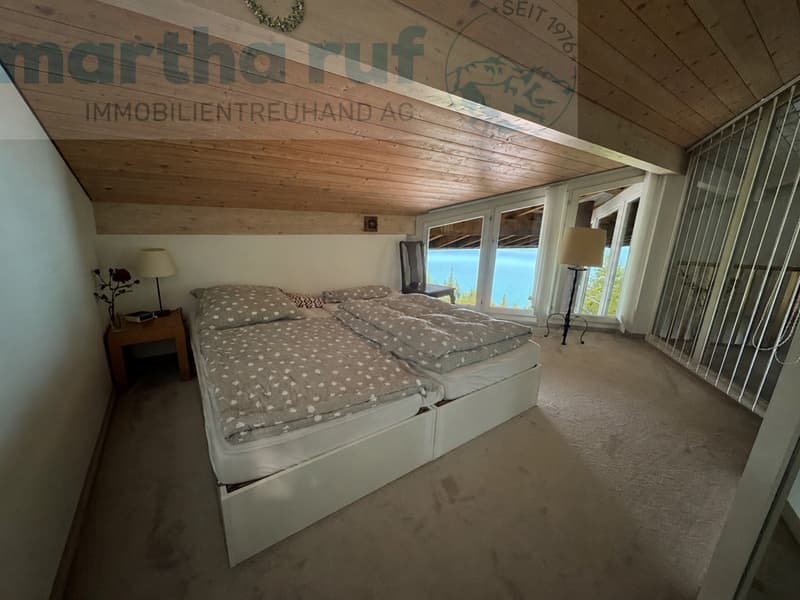 Schlafzimmer mit Aussicht auf den Brienzersee