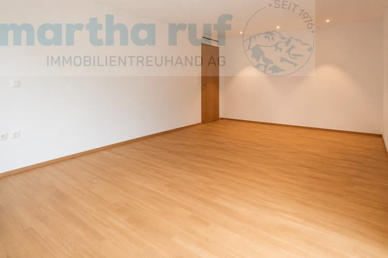 Im Zentrum gelegene, helle 4.5- Zimmer Wohnung mit Lift (7)