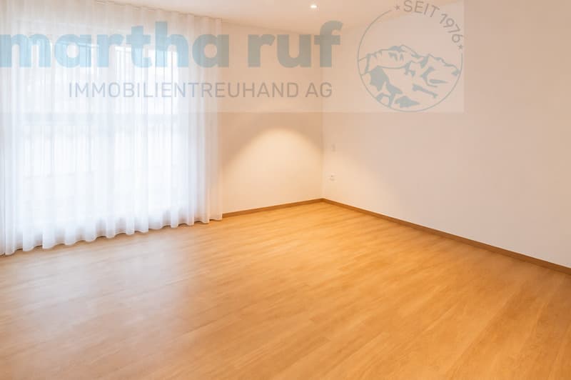 Im Zentrum gelegene, helle 4.5- Zimmer Wohnung mit Lift (6)