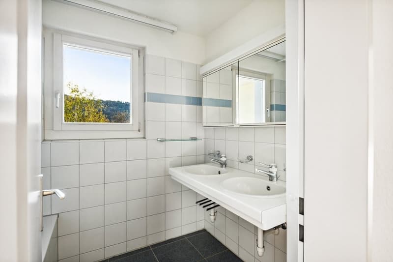 Badezimmer (Musterbild zeigt lediglich den Ausbaustandard)