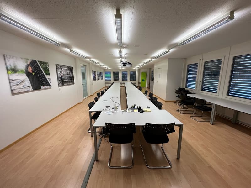 Perfekter Anschluss an das öV- und Strassennetz: 110 m2 Büroraum (6)