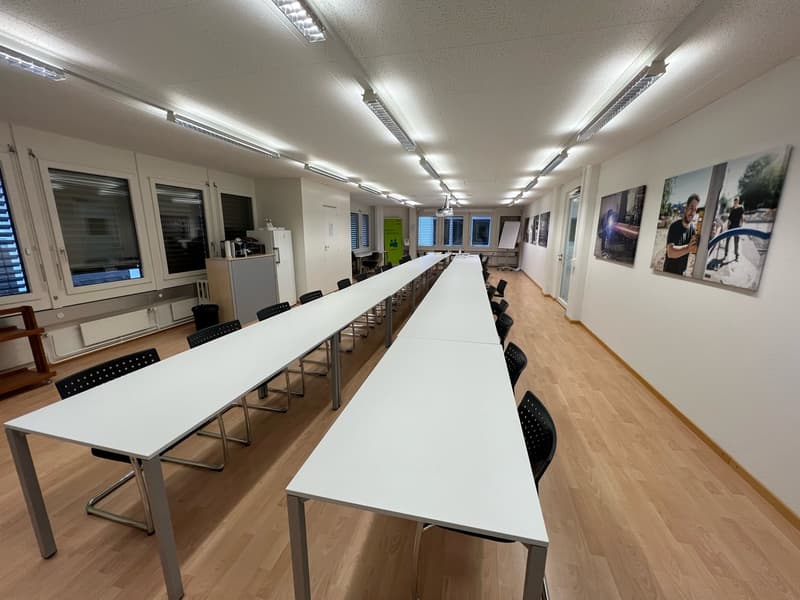 Perfekter Anschluss an das öV- und Strassennetz: 110 m2 Büroraum (5)