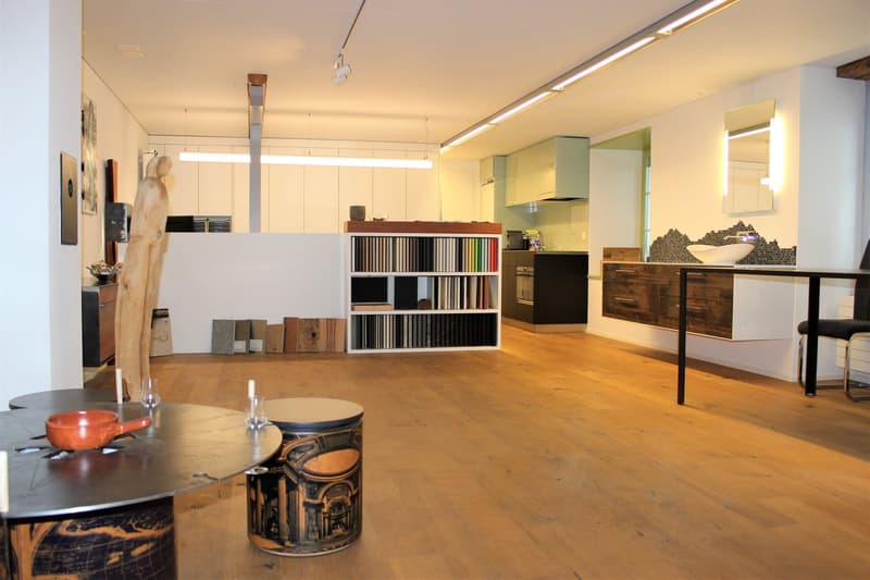 Hochwertig ausgebaute Büro-/Praxisräumlichkeit in der Altstadt! (2)