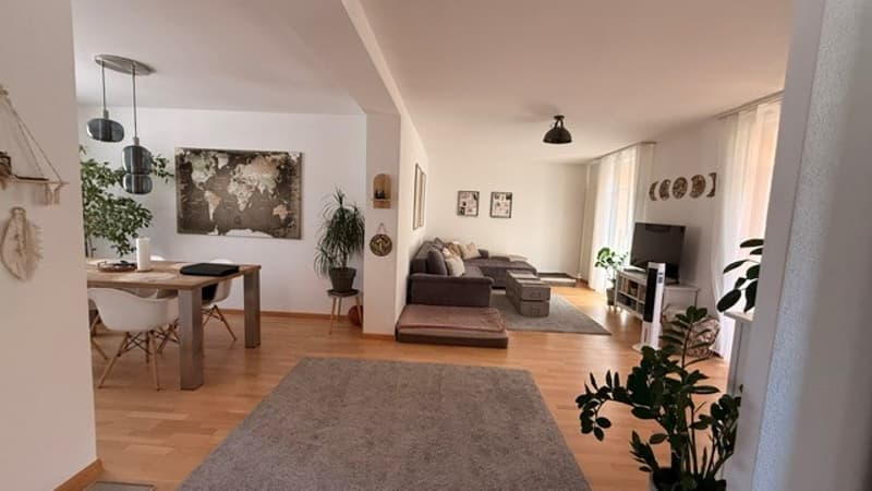 Charmanter Wohntraum mit Gartensitzplatz. Wohnen wie im Einfamilienhaus. (2)