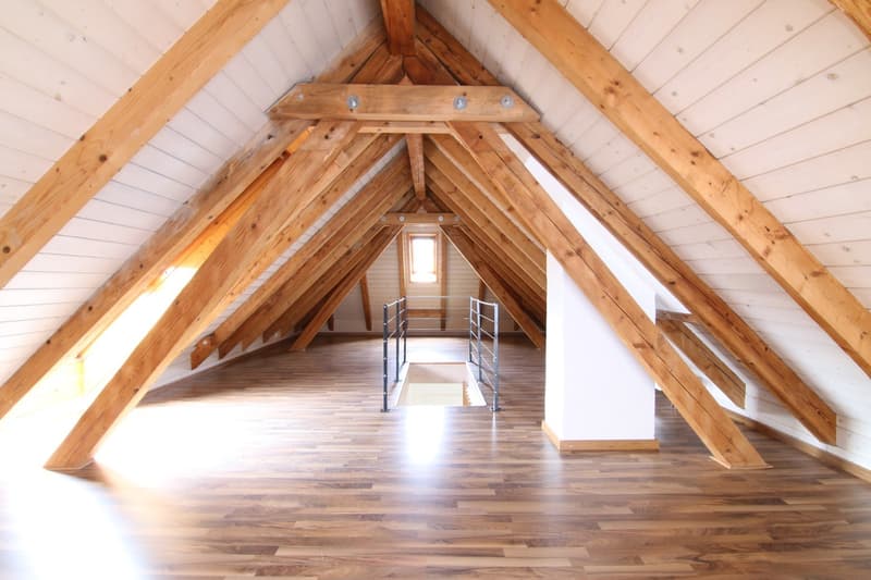 Gepflegte 5.5-Zimmer Dachwohnung über zwei Etagen (2)