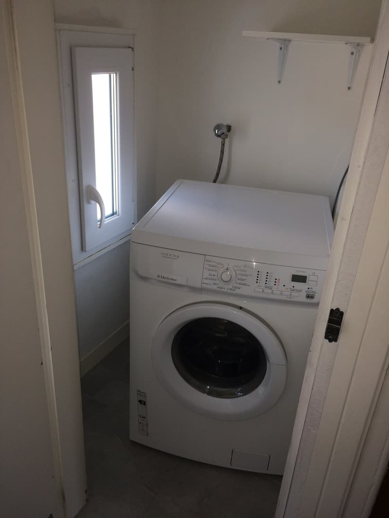 Sehr grosszügige 6 Zimmerwohnung (8)