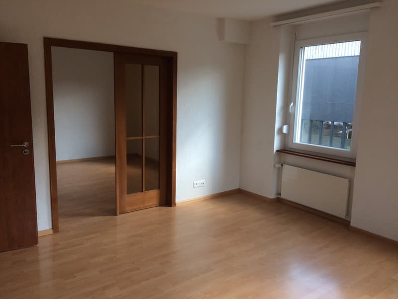 Sehr grosszügige 6 Zimmerwohnung (3)