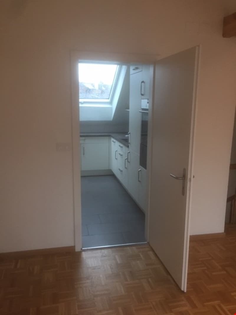 grosszügige 2.5 Zimmer Altbauwohnung im Dachgeschoss mit Dachterrasse (11)