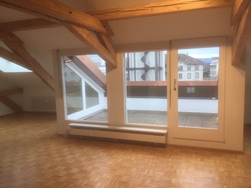 grosszügige 2.5 Zimmer Altbauwohnung im Dachgeschoss mit Dachterrasse (16)