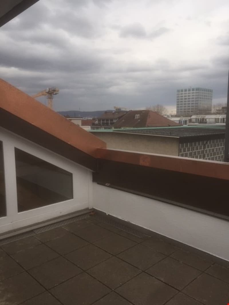 grosszügige 2.5 Zimmer Altbauwohnung im Dachgeschoss mit Dachterrasse (15)