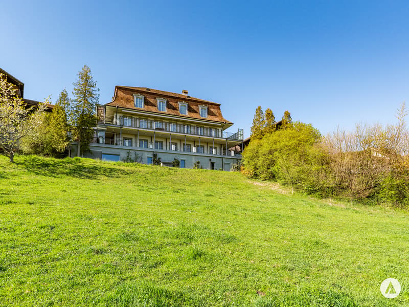 Königlich leben: Landhausvilla mit Bauparzelle (1)