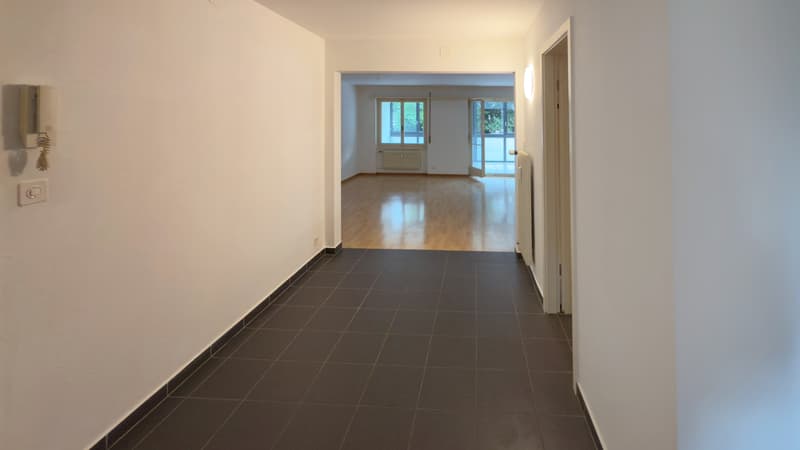 M11, Objekt 201 Eingang