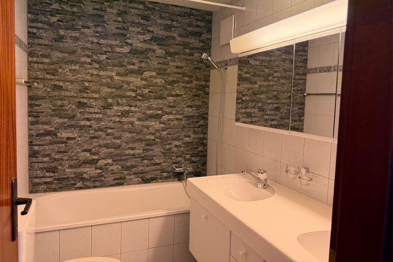 Nasszelle mit Badewanne