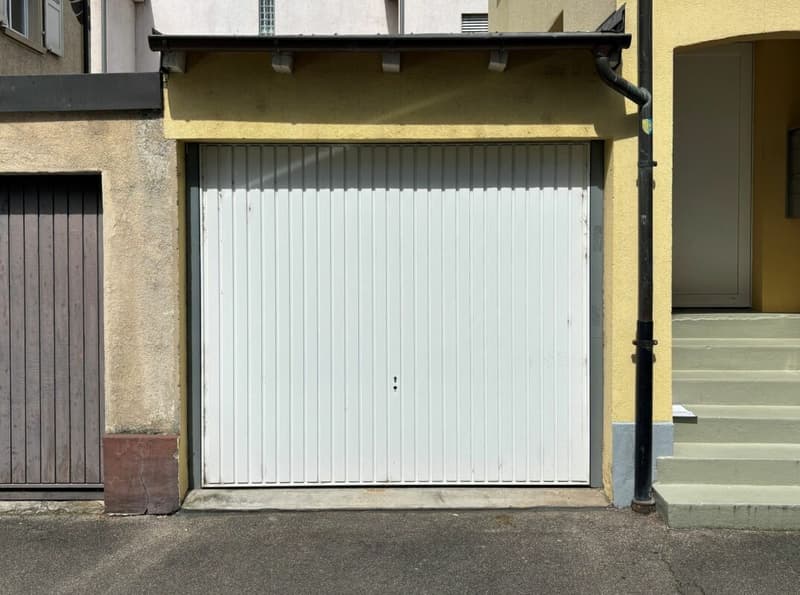 Garagenbox an zentraler Lage in Binningen (1)