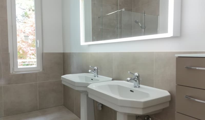 Lichtdurchflutete Wohnung mit Cheminée, Balkon, Terrasse & Ziergarten - Bruderholz (9)