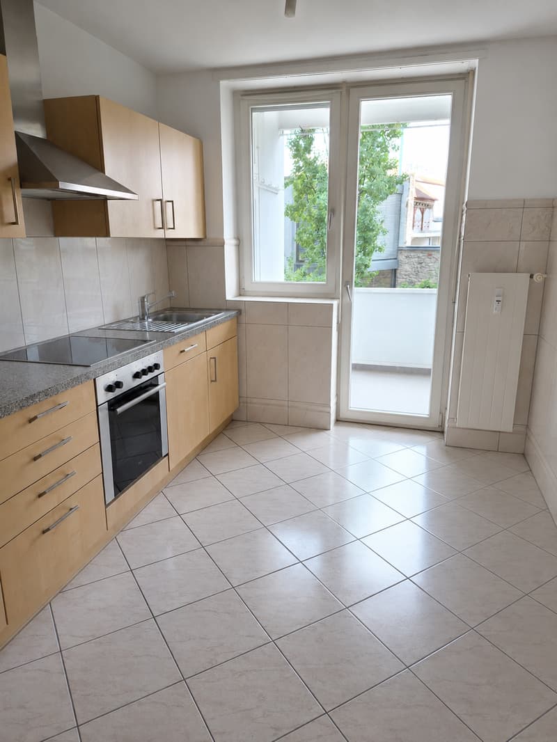 Charmante 2-Zimmer-Wohnung mit Balkon in Basel (2)
