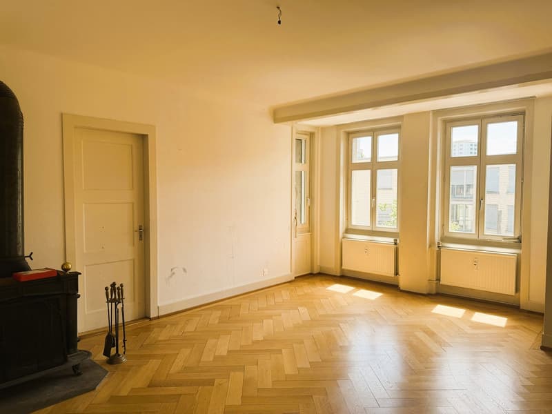 Charmante 4-Zimmer-Altbauwohnung mit Balkon in Basel St. Johann (3)