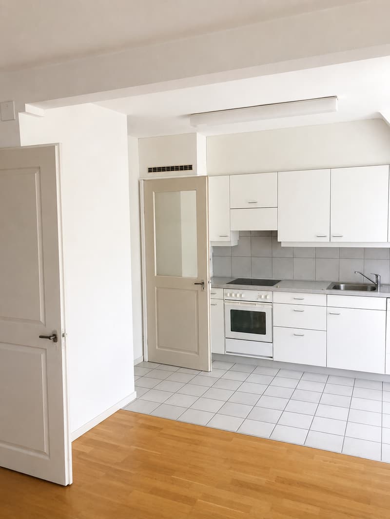 Charmante 4-Zimmer-Wohnung mit Balkon an ruhiger Lage in Riehen (2)