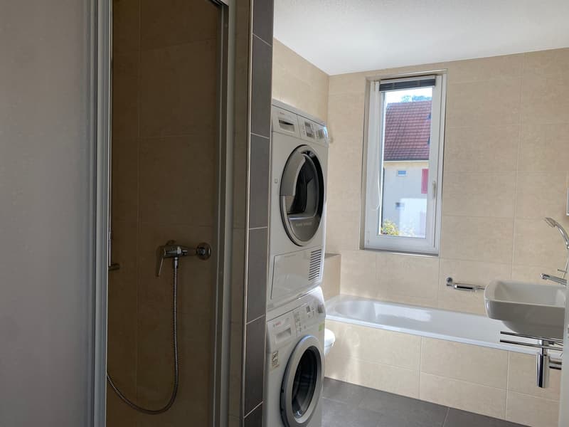 Schöne 3,5-Zimmerwohnung mit grossem, gedeckten Balkon (8)