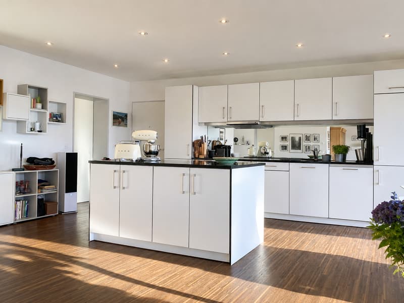 Exklusive 3.5-Zimmerwohnung mit Panoramaaussicht und Doppelgarage inkl. E-Ladestation (4)